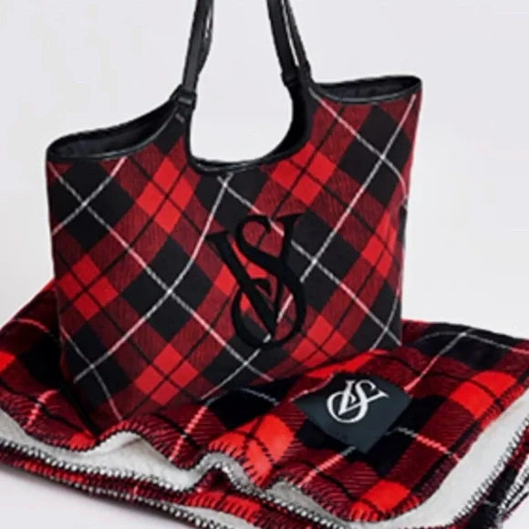 Victoria’s Secret Plaid Tote Weekender Bag And Cozy Sherpa Blanket Set - Picture 2 of 8